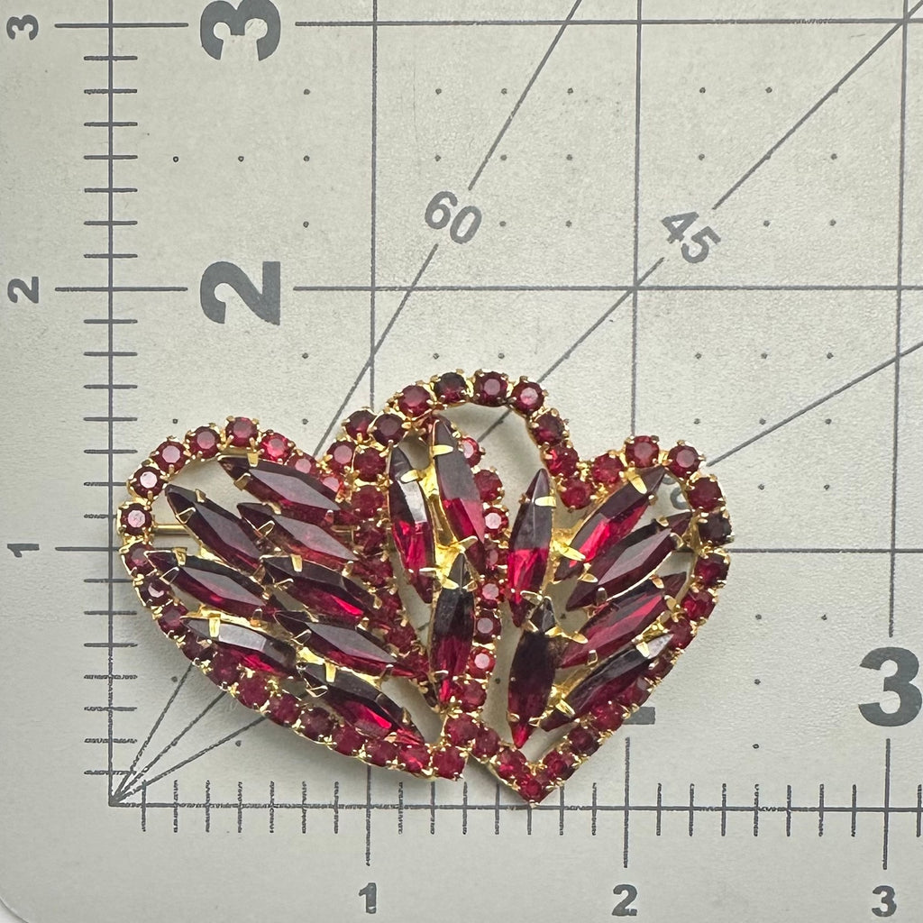 Vintage gold tone red faceted glass rhinestones double heart brooch