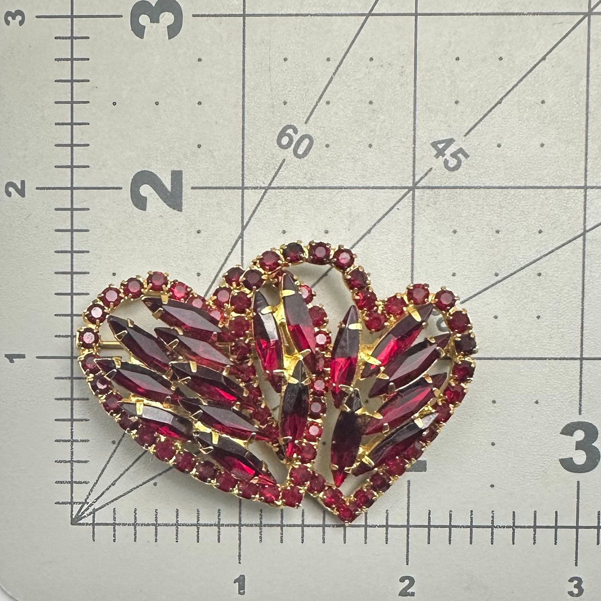 Vintage gold tone red faceted glass rhinestones double heart brooch
