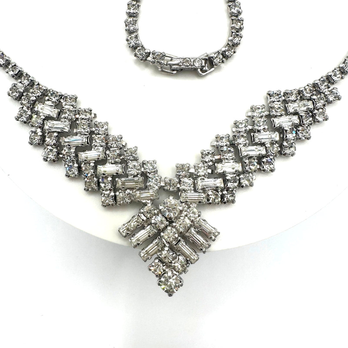 1950s vintage silver tone clear glass rhinestones pointed V swag necklace