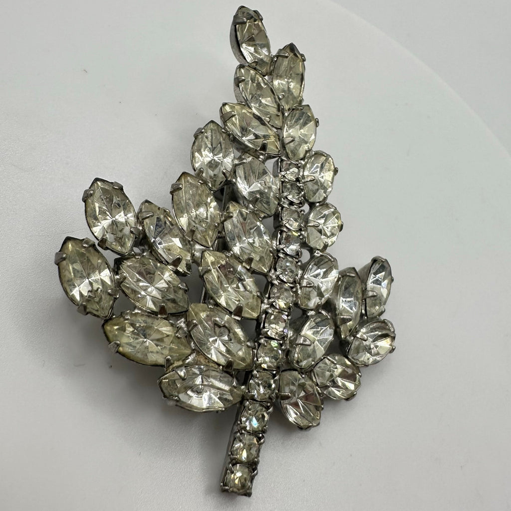 1940s 1950s vintage silver tone rhodium clear glass rhinestones leaf brooch