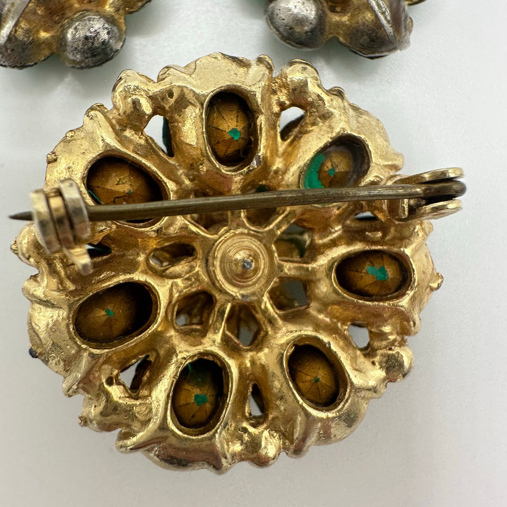 Vintage 1940s gold tone emerald green clear rhinestones brooch screw earrings