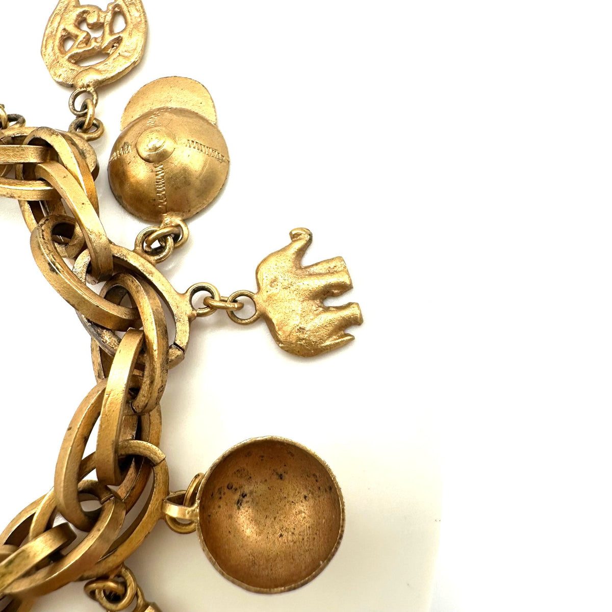 Vintage Made in Mexico midcentury gold tone 16 charms chain bracelet 7.5"