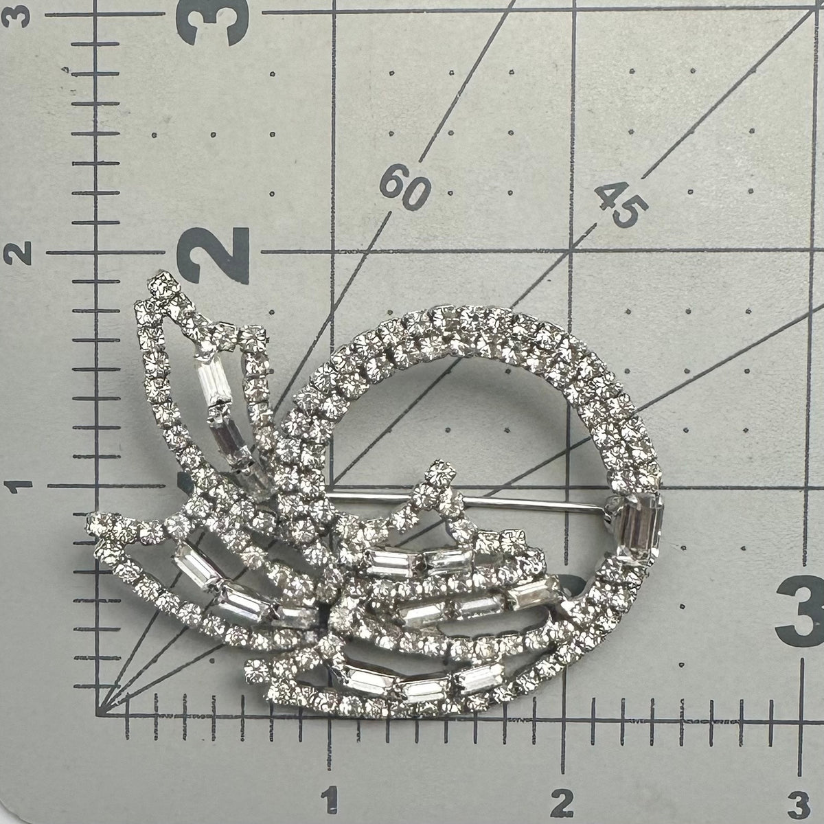 1950s vintage silver tone rhodium plated clear icy glass rhinestones brooch