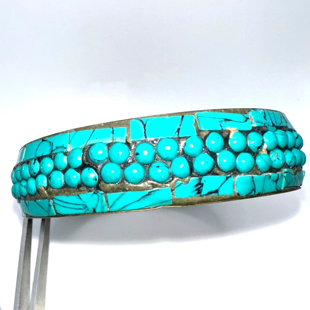 Vintage gold tone brass faux turquoise howlite inlay studded bangle bracelet