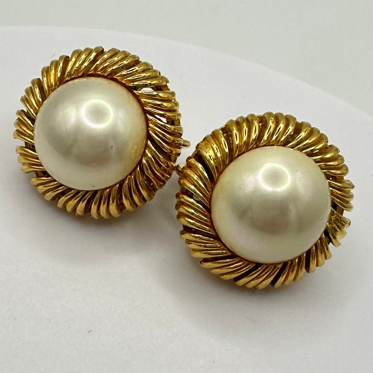 Majorica vintage gold tone white faux pearls round domed clip on earrings