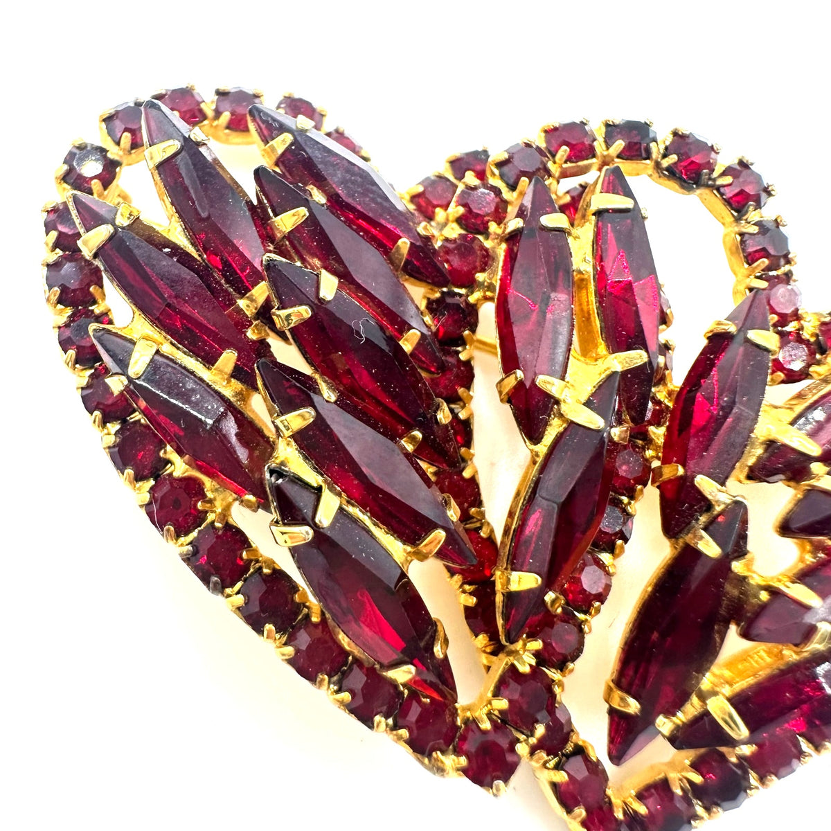 Vintage gold tone red faceted glass rhinestones double heart brooch