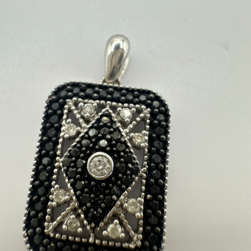 14kt solid white gold white black diamonds treated 0.50CTW pendant 3.13 grams