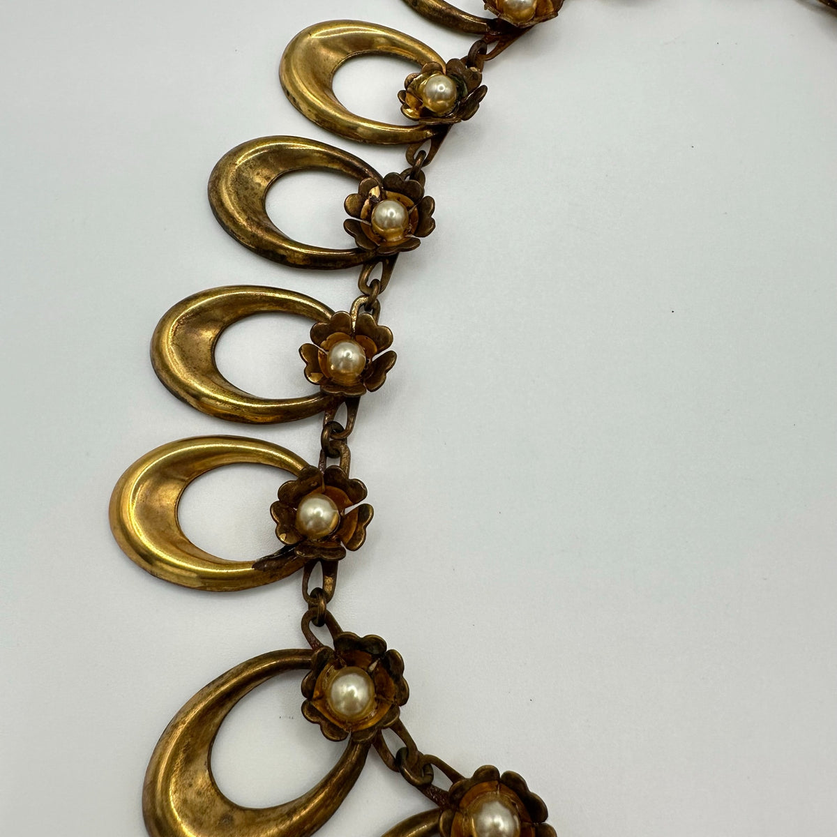 Antique vintage 1930s 1940s gold tone brass oval links faux pearls necklace