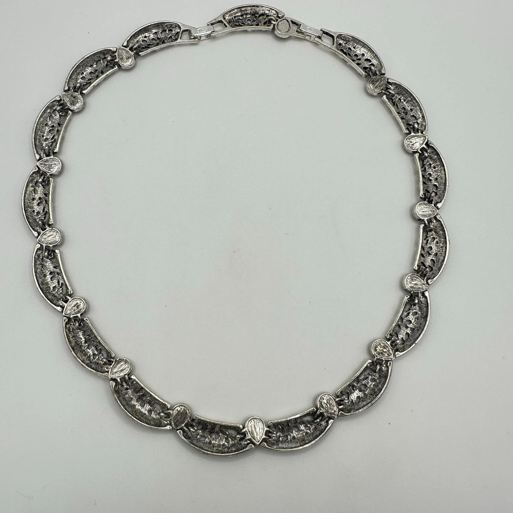Avon vintage silver tone purple cats eye art glass faux chalcedony necklace