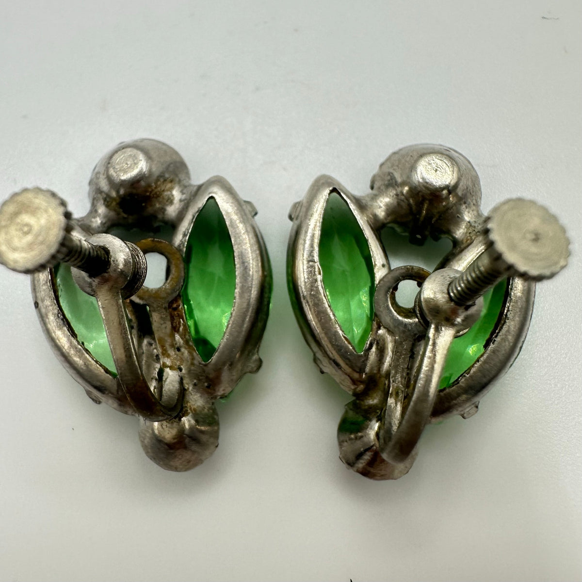 Vintage silver tone light emerald green glass rhinestones screw back earrings