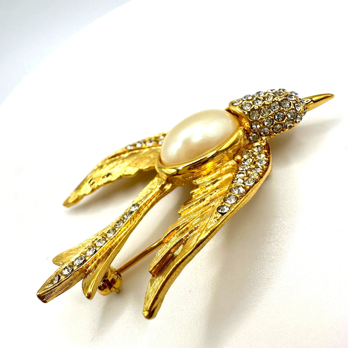 Jackie Orr vintage gold tone clear glass rhinestones pearl bird brooch