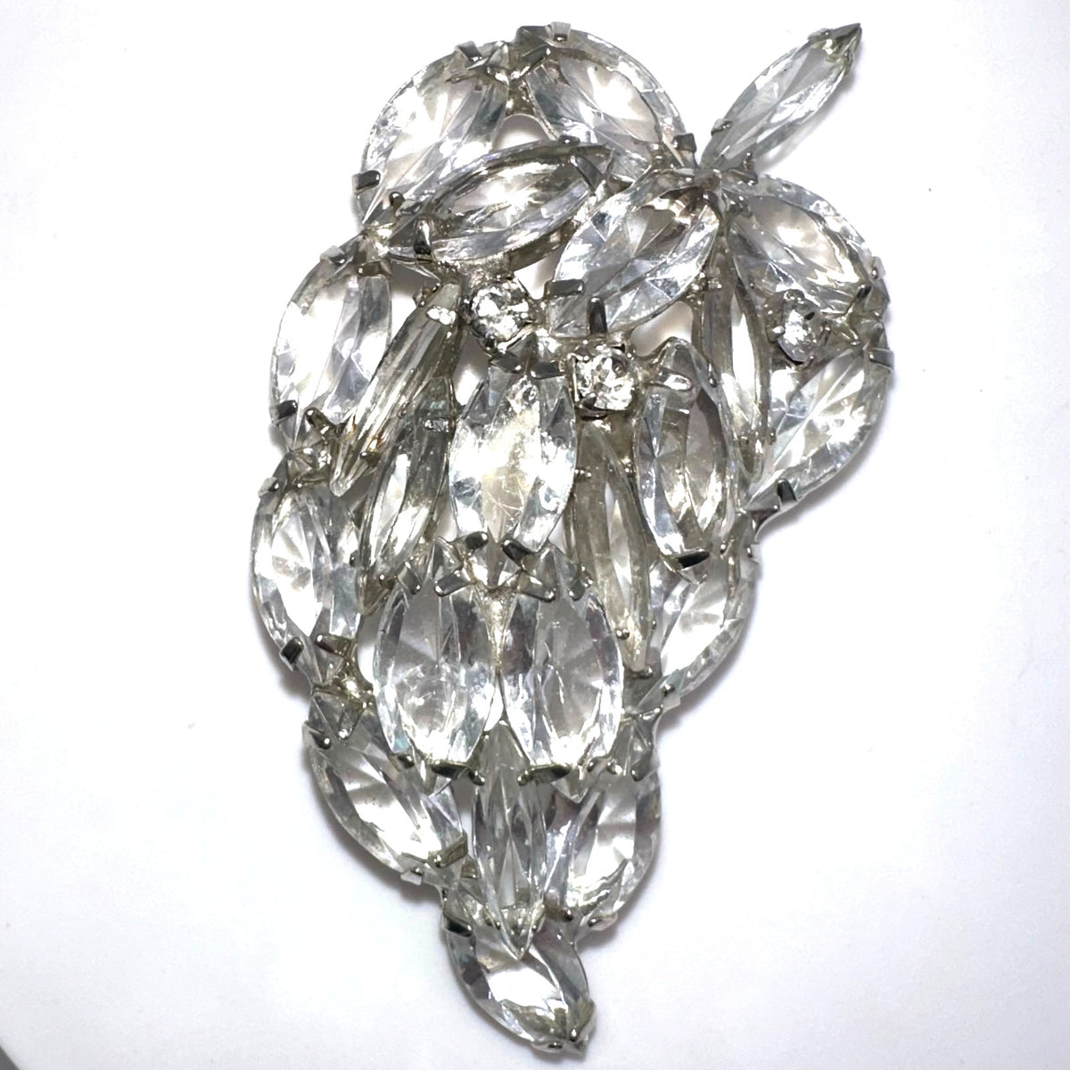1950s vintage silver tone rhodium plated clear glass rhinestones leaf brooch