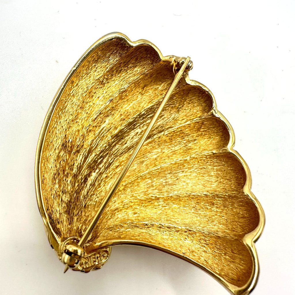 Ciner signed vintage gold tone scalloped abstract shell fan 3D brooch