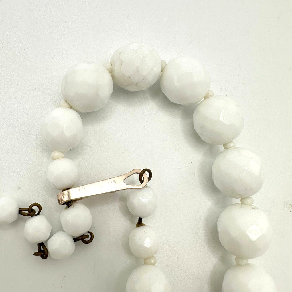 Vintage faceted white milk glass 12mm beads beaded gold tone adjustable necklace