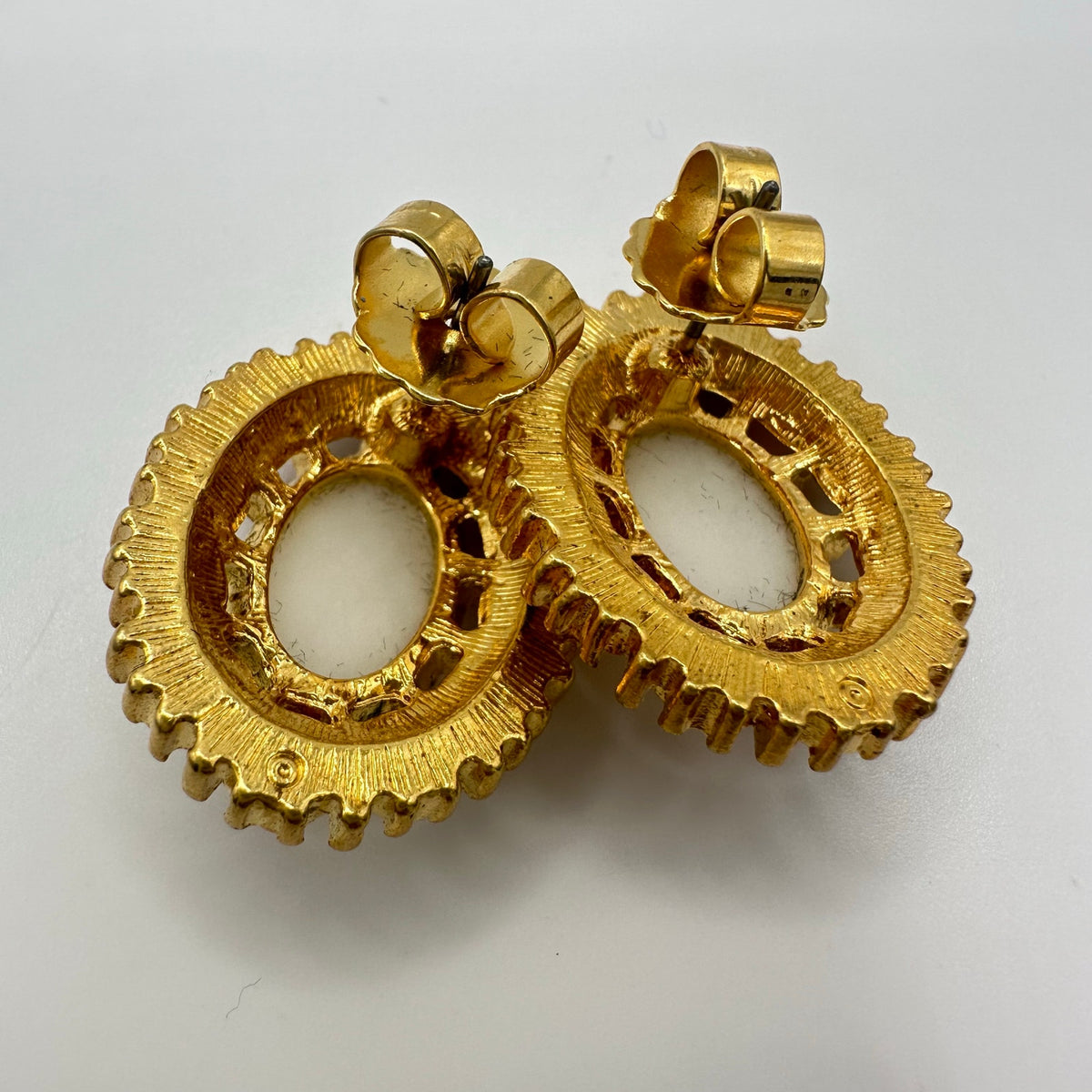 Avon vintage gold tone rhinestones faux pearls oval domed post earrings