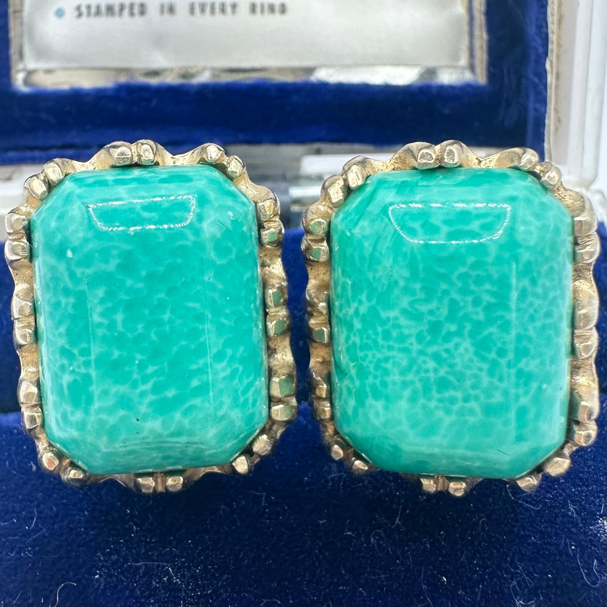 Reja 1940s vintage gold tone green swirled “Peking” art glass clip on earrings