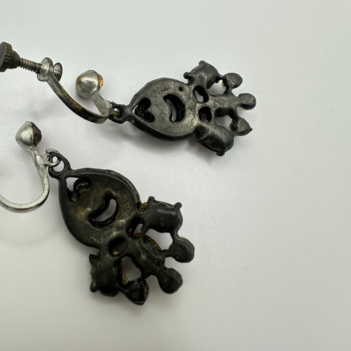 Vintage silver tone purple rhinestones faux turquoise pearls screw back earrings