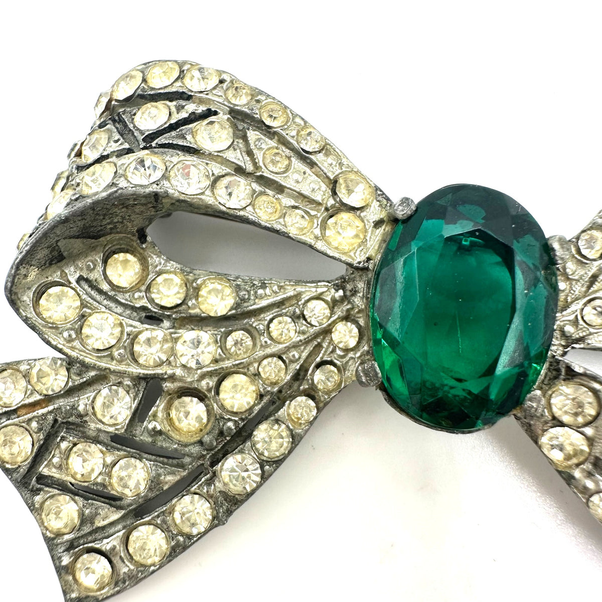 1930s antique Art Deco silver tone pot metal green clear rhinestones bow brooch