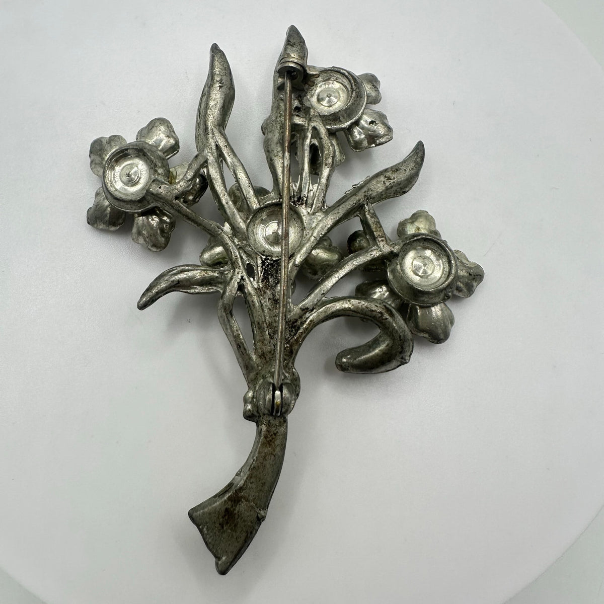 Staret vintage 1930s 1940s silver tone enamel clear rhinestones floral brooch