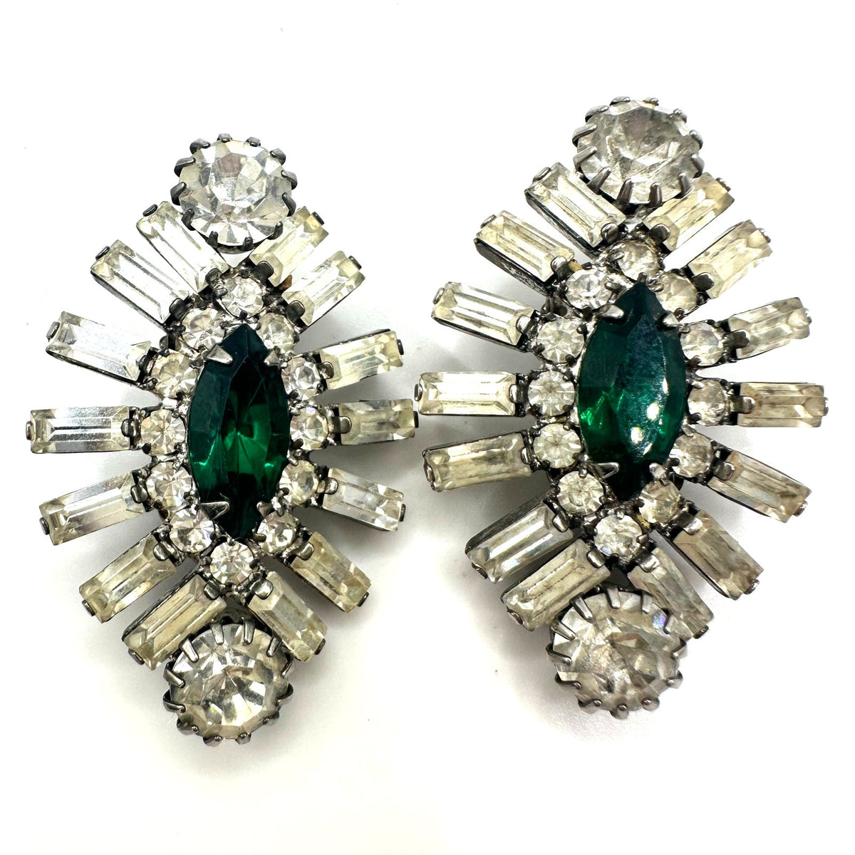 Vintage 1940s 1950s silver tone clear emerald green rhinestones clip on earrings