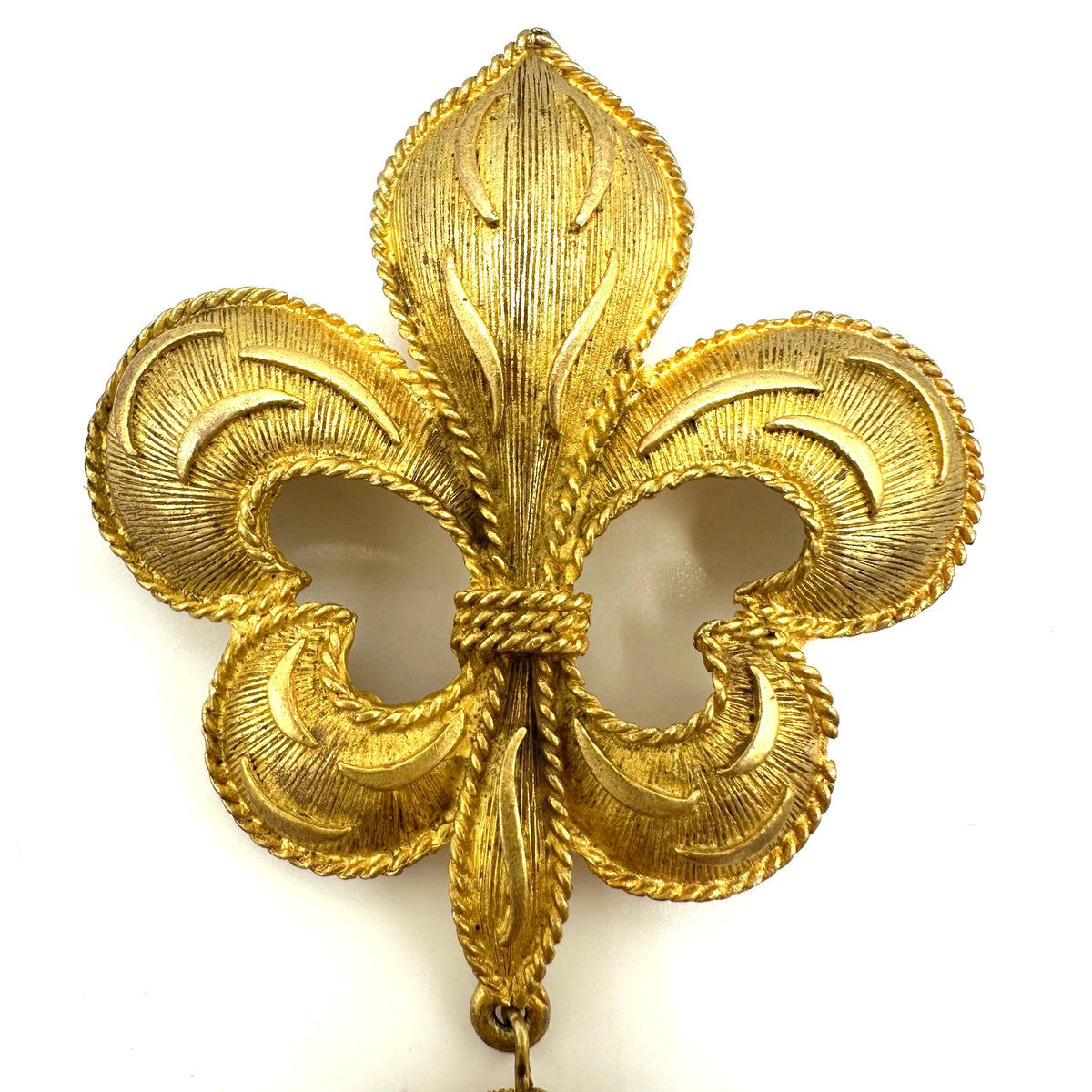 Vintage high end gold tone Fleur de Lis chains tassel fringe extra long brooch