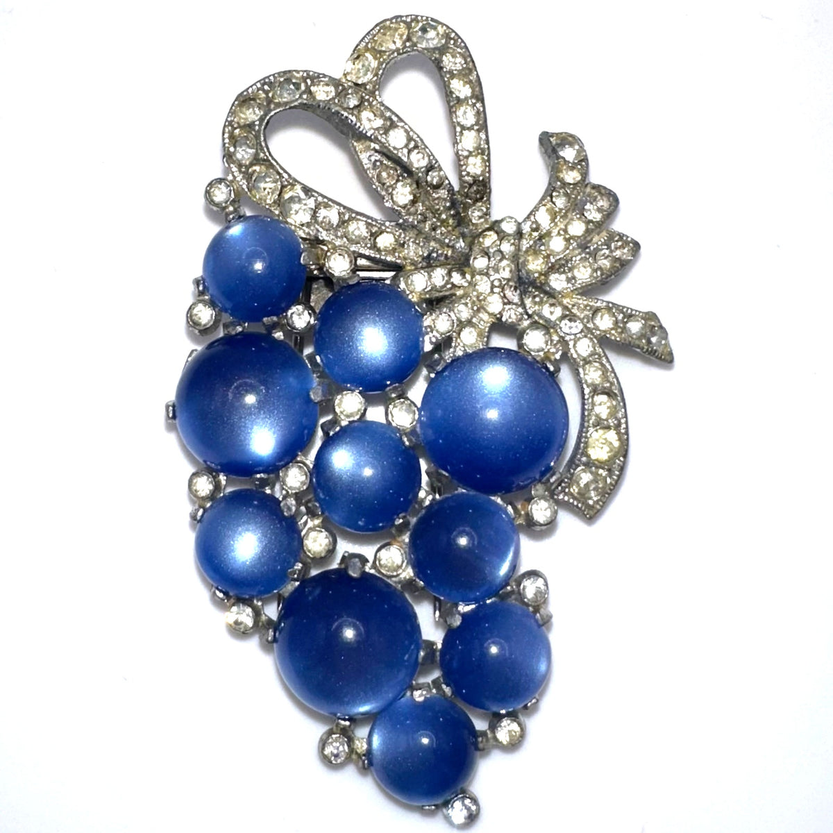 Coro 1941 silver tone blue moonglow lucite rhinestones grapes bunch brooch clip