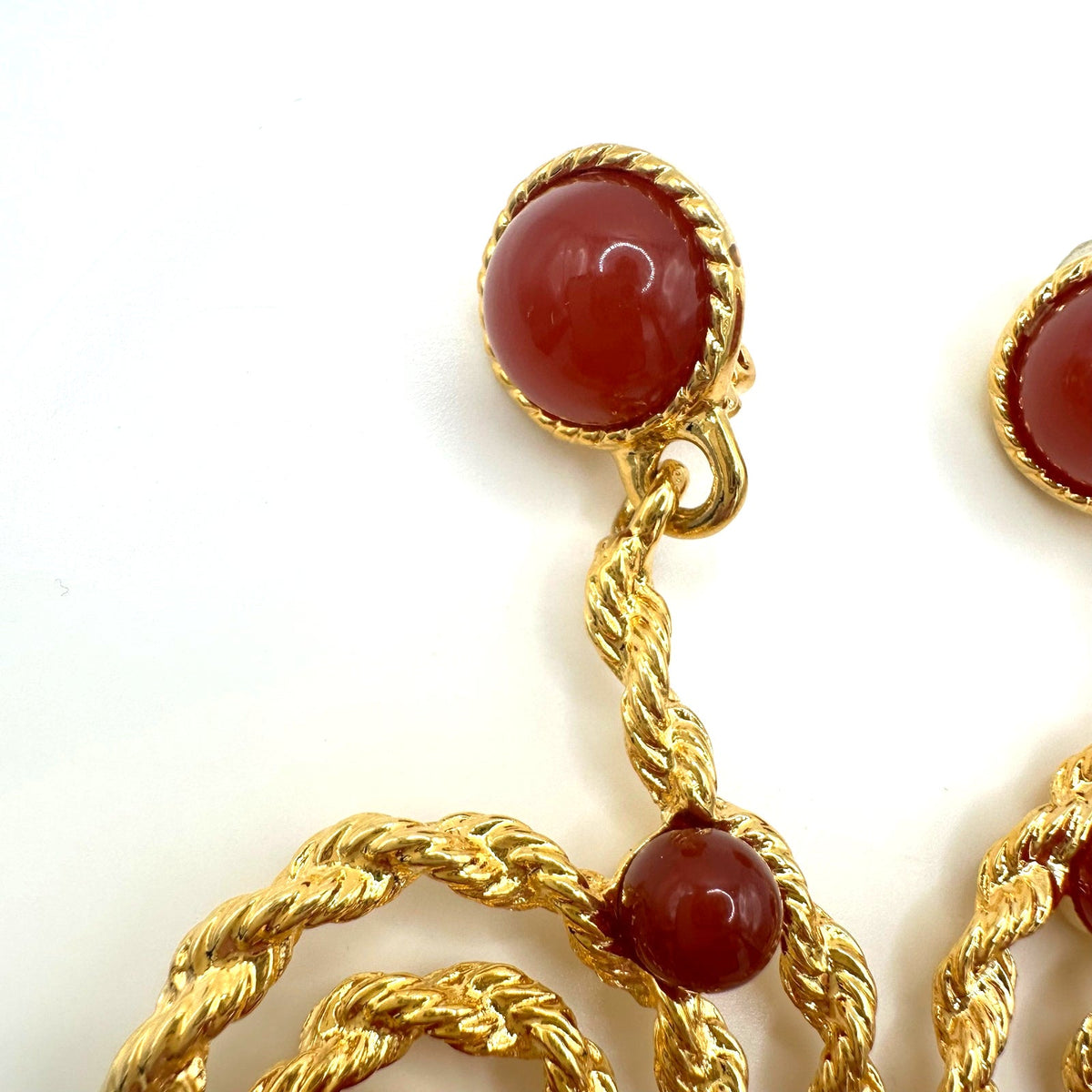 Avon vintage gold tone twisted rope red carnelian lucite dangle clip on earrings