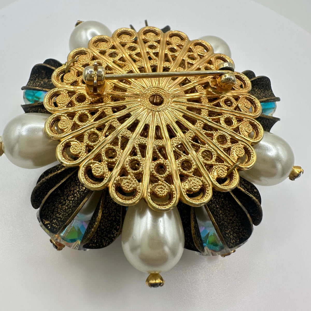 Unsigned Schiaparelli gold tone aurora borealis AB margarita faux pearls brooch