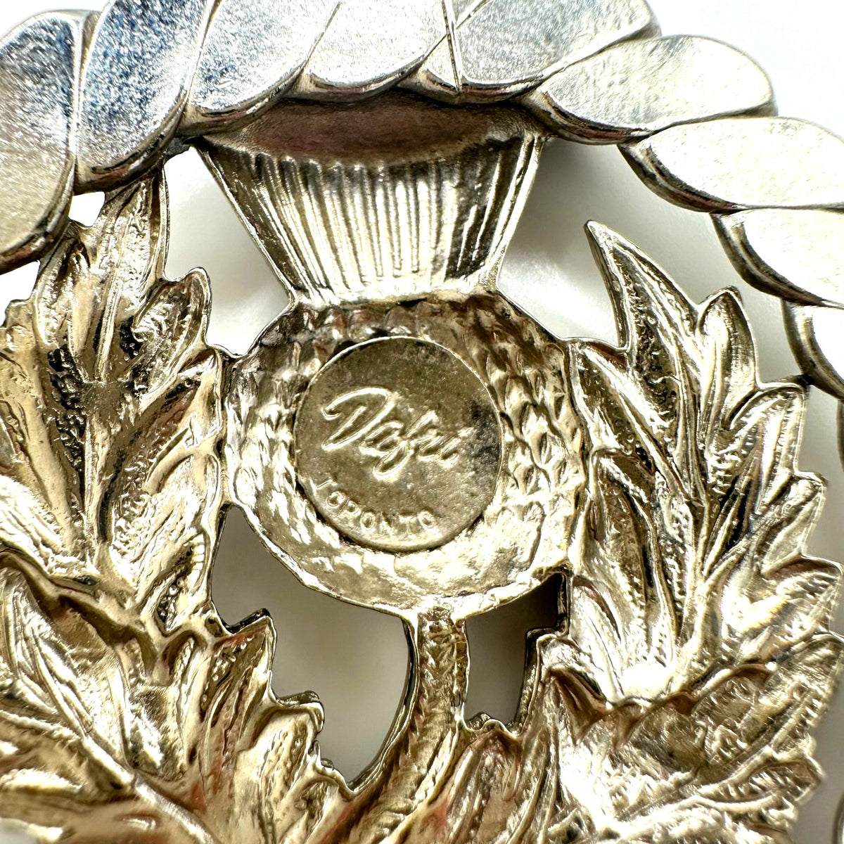 Dafri vintage silver tone Scottish thistle floral round pendant 18" necklace