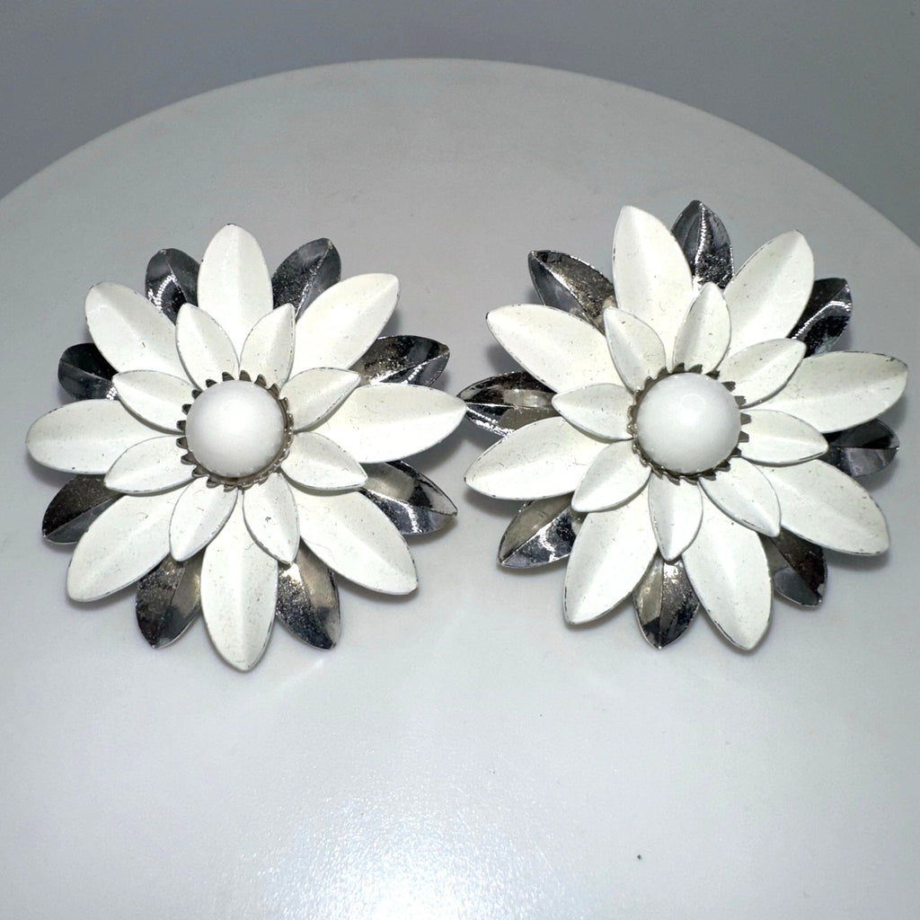 Sarah Coventry vintage silver tone white enamel flowers floral clip on earrings