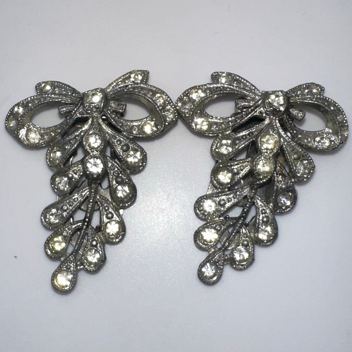 1930s antique Art Deco set 2 silver tone bows clear rhinestones dress clips