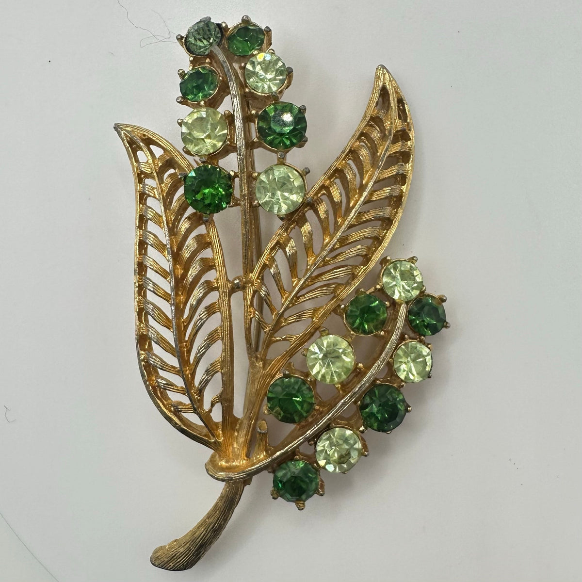 Coro vintage 1950s gold tone fern light green rhinestones leaf leaves brooch