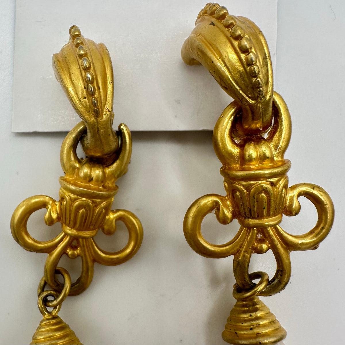 1990s vintage gold tone rope faux pearls dangle high end clip on earrings
