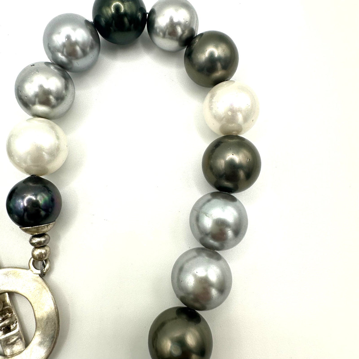 19” strand tri tone white silver black 13.5mm glass faux pearls necklace 131g