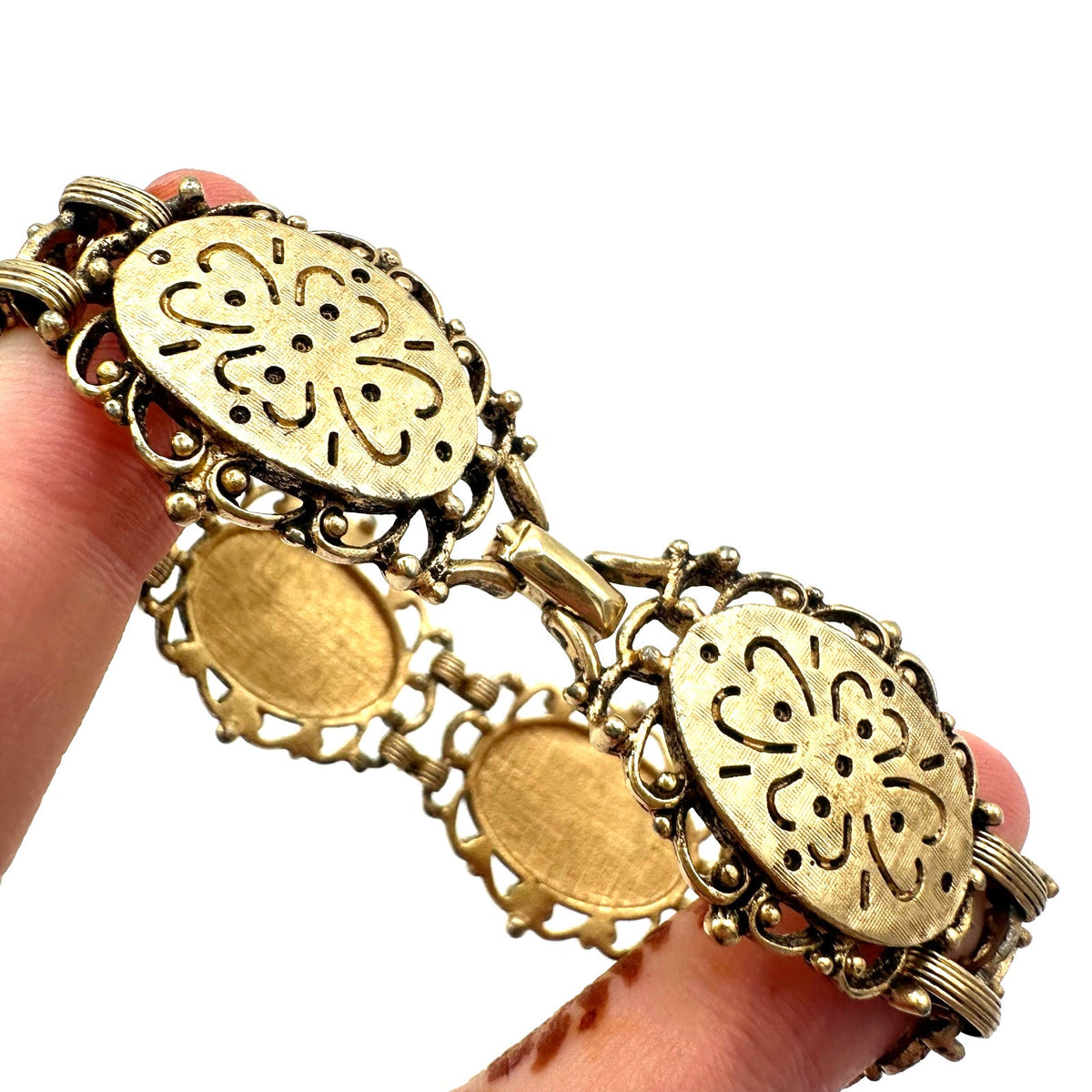 Emmons vintage gold tone dogwood floral textured flex link chain bracelet 7.25"