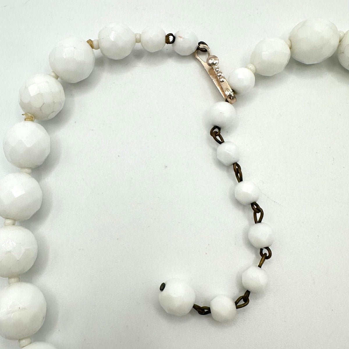 Vintage faceted white milk glass 12mm beads beaded gold tone adjustable necklace