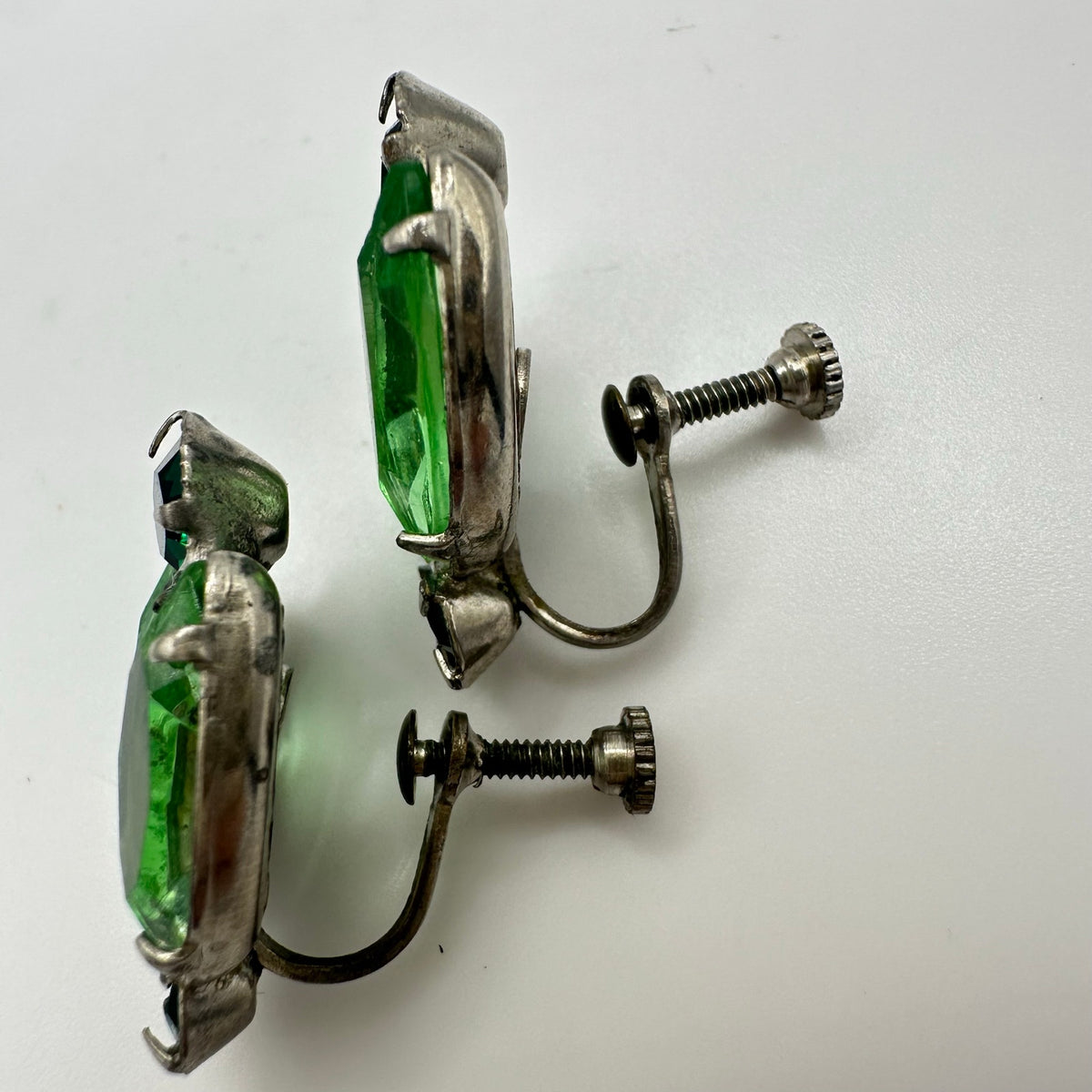 Vintage silver tone light emerald green glass rhinestones screw back earrings