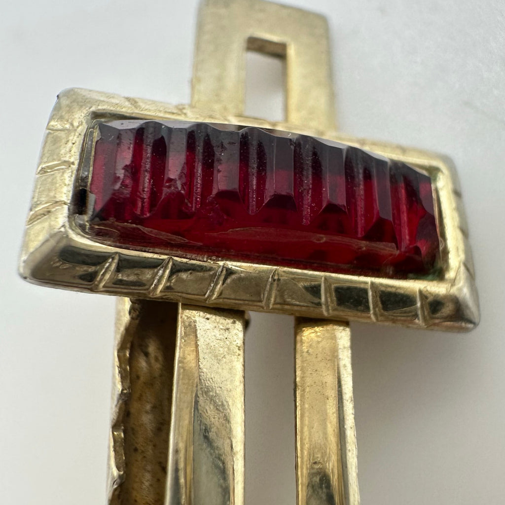 Vintage midcentury gold tone red molded glass baguettes rhinestone tie bar clip