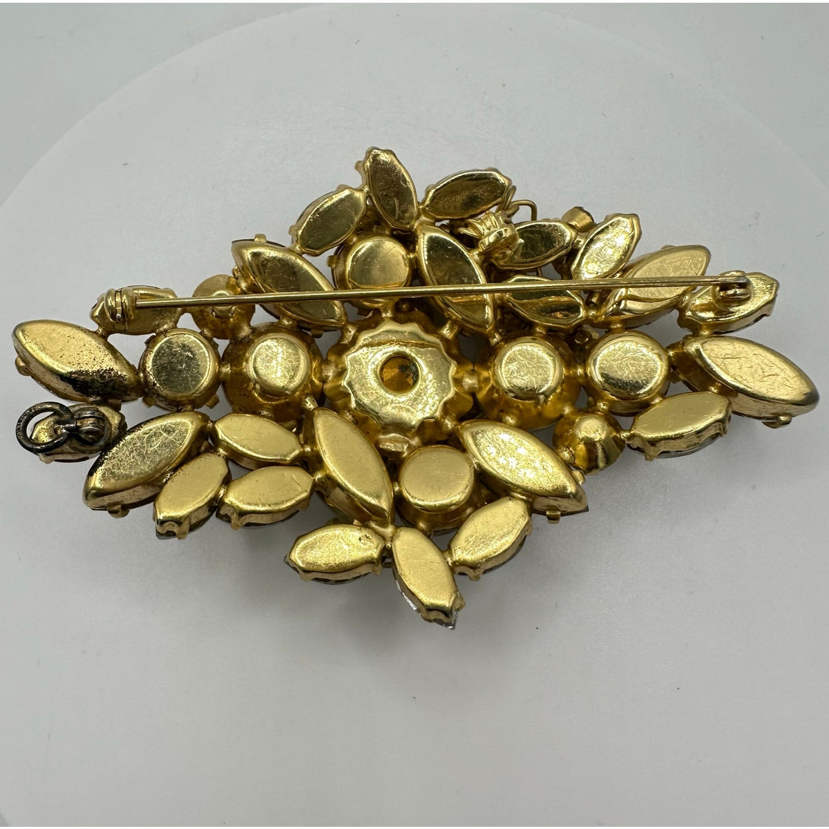 Unsigned 1950s vintage large gold tone blue clear givre glass rhinestones brooch