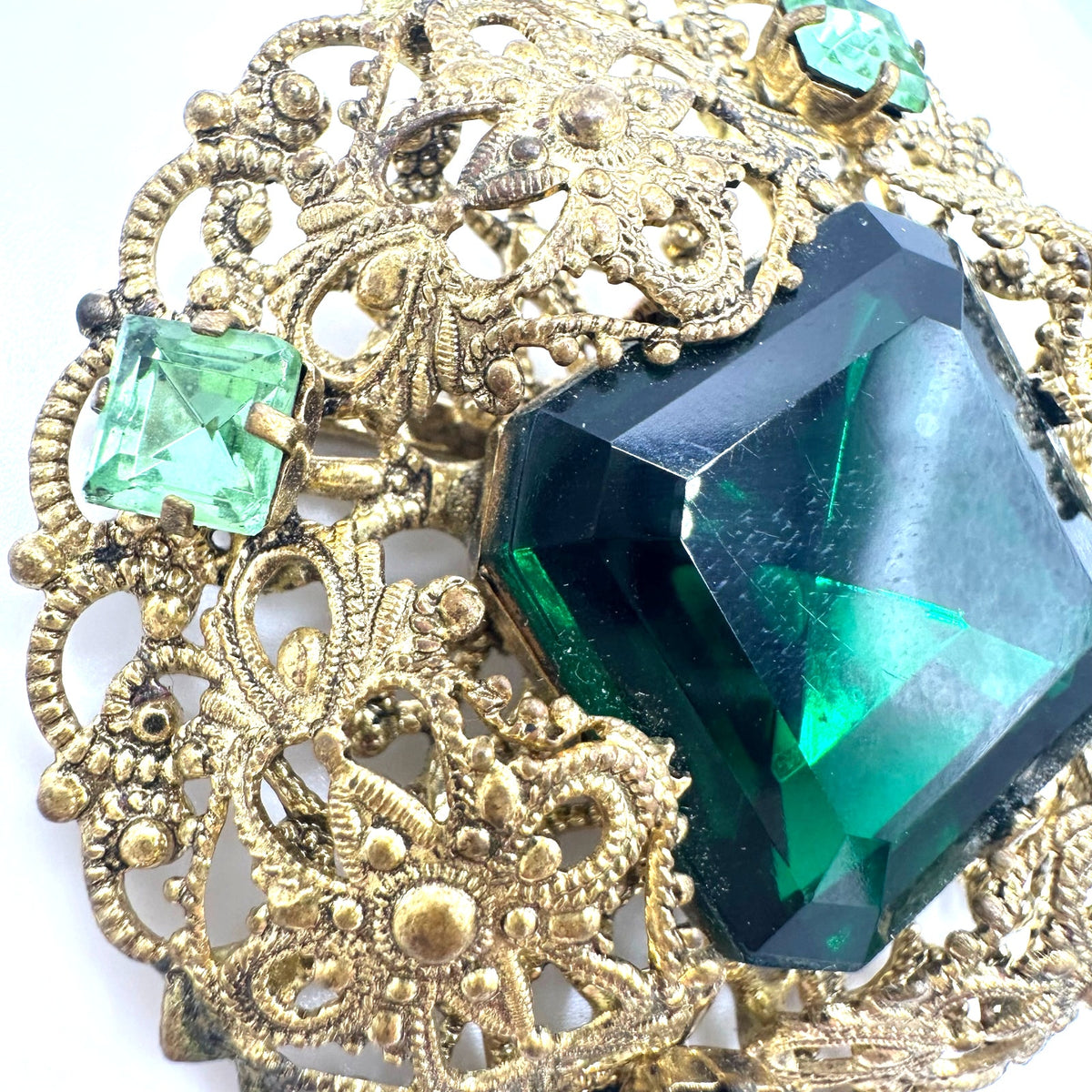 Vintage 1950s gold tone filigree massive emerald light green rhinestones brooch