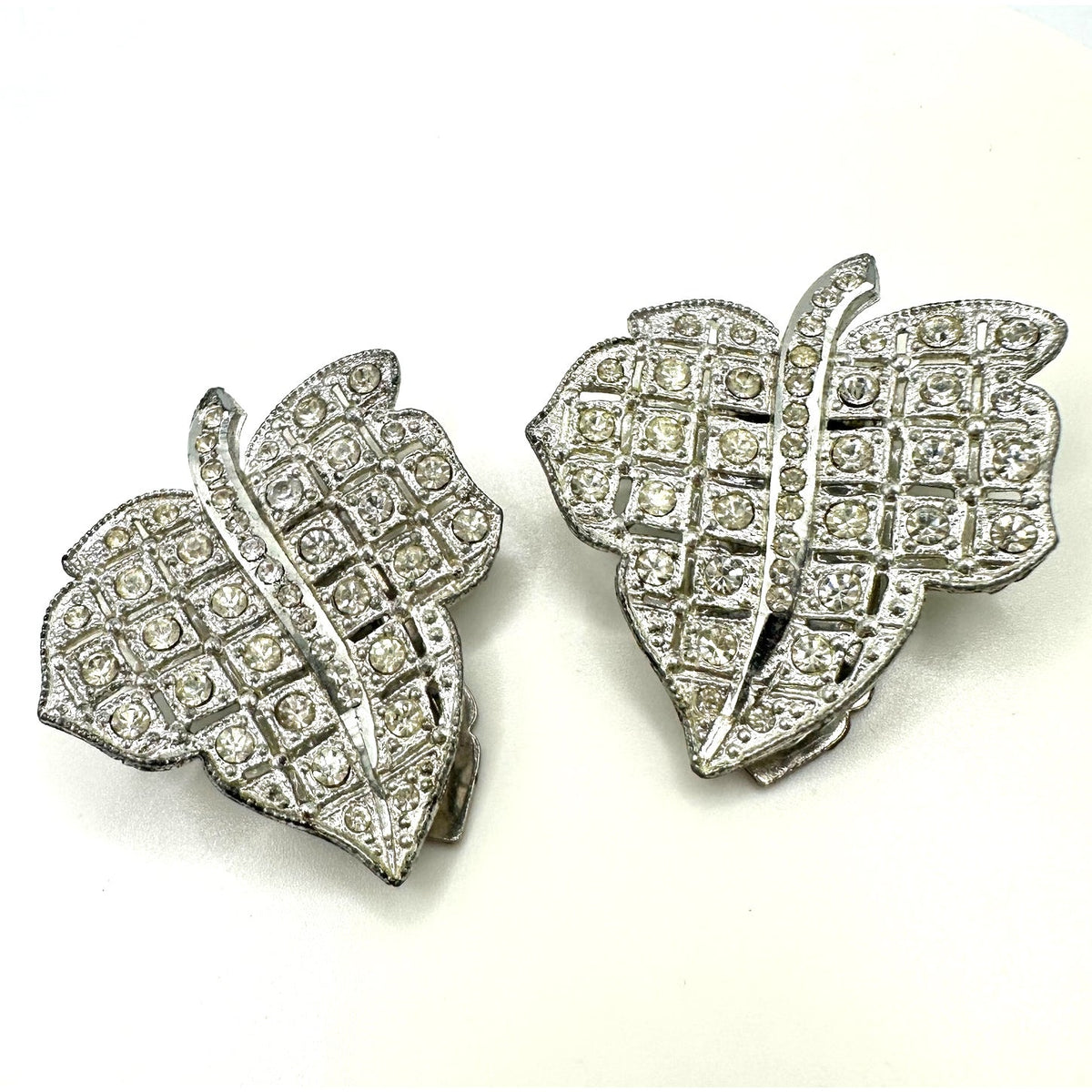 1930s antique Art Deco set 2 silver tone leaf clear rhinestones dress clips