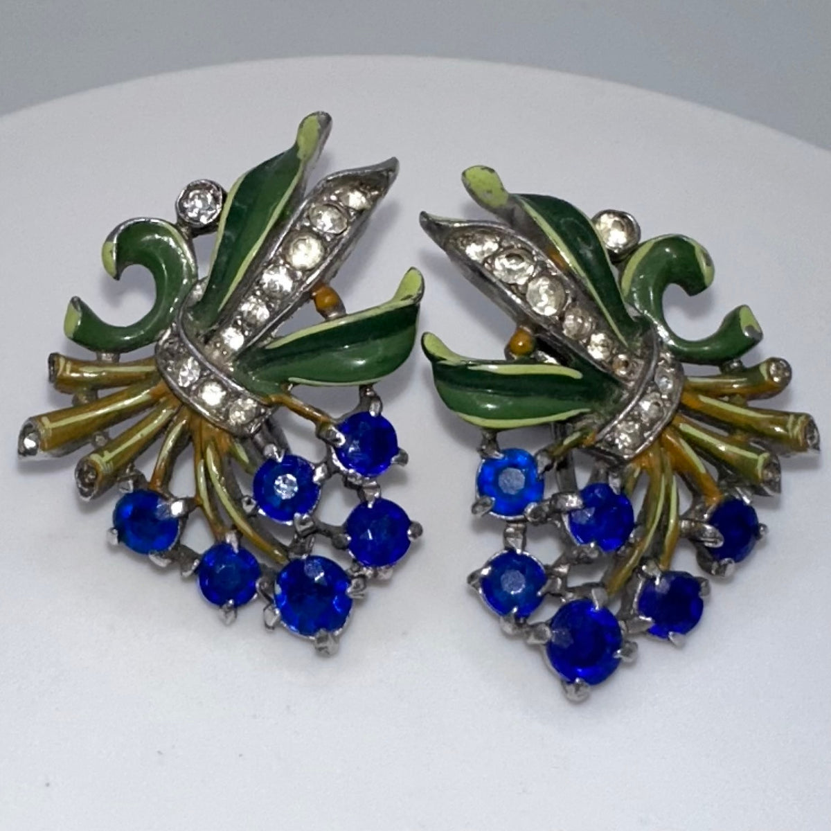 1940s vintage silver tone blue rhinestones green enamel screw back earrings