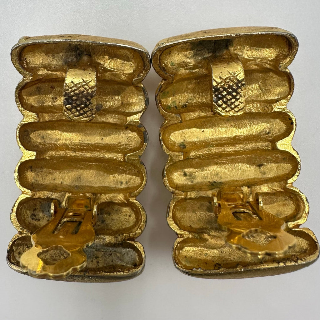 1980s vintage gold tone jumbo massive scalloped high end clip on earrings