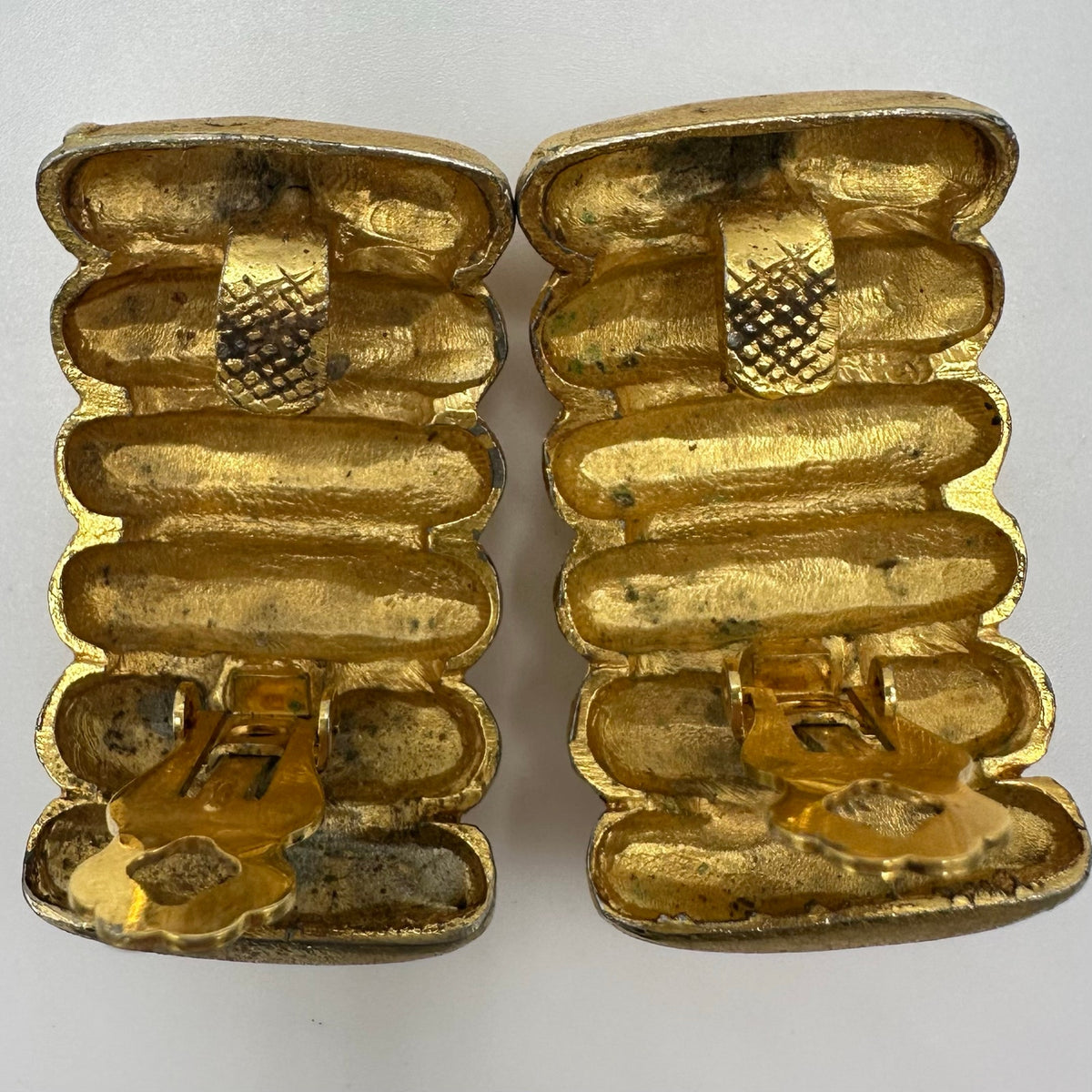 1980s vintage gold tone jumbo massive scalloped high end clip on earrings