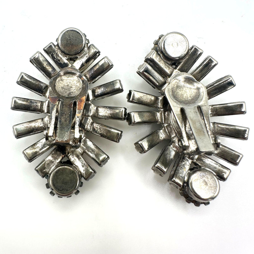 Vintage 1940s 1950s silver tone clear emerald green rhinestones clip on earrings