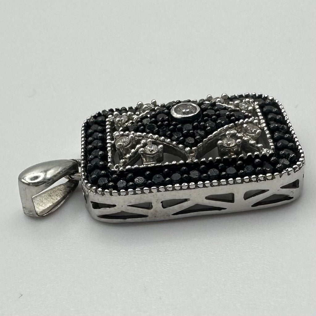 14kt solid white gold white black diamonds treated 0.50CTW pendant 3.13 grams