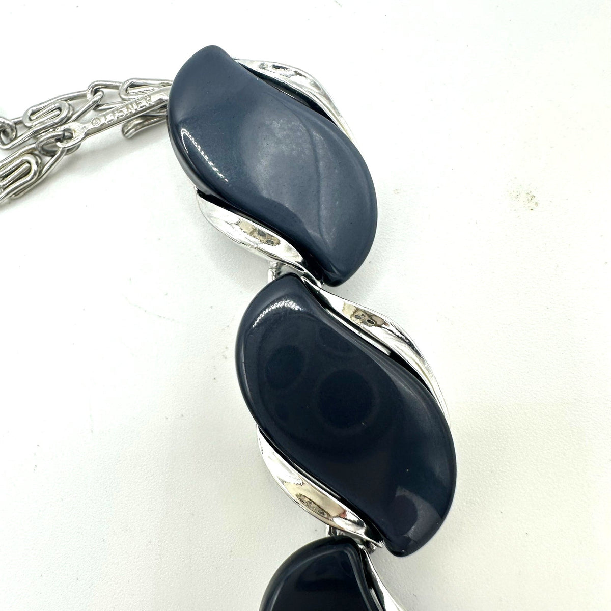 Lisner vintage silver tone black thermoset plastic moonglow lucite necklace