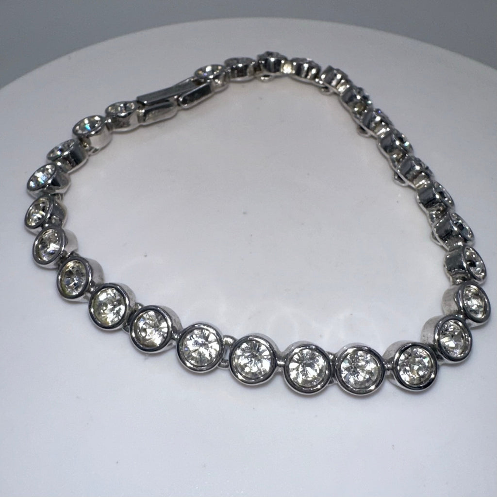 Swarovski clear Austrian crystals silver tone rhodium plated tennis bracelet 7"