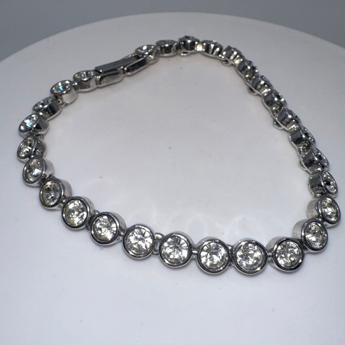 Swarovski clear Austrian crystals silver tone rhodium plated tennis bracelet 7"