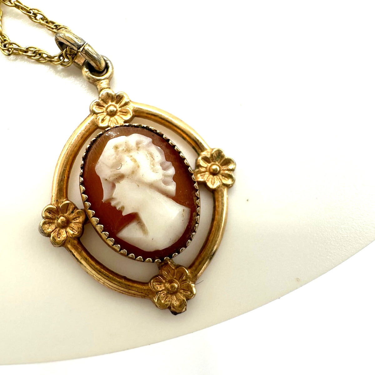 Vintage genuine carved shell left facing cameo 12kt gold filled 18” necklace